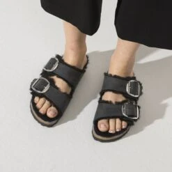 Birkenstock Arizona Big Buckle Shearling Oiled Leather Black -Birkenstock Sale Store 1020138 f closeup f