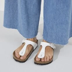 Birkenstock Gizeh Natural Leather Patent Patent White -Birkenstock Sale Store 1023897 f closeup f