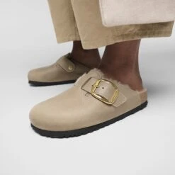 Birkenstock Boston Big Buckle Shearling Oiled Leather Tobacco Brown -Birkenstock Sale Store 1030436 f closeup f