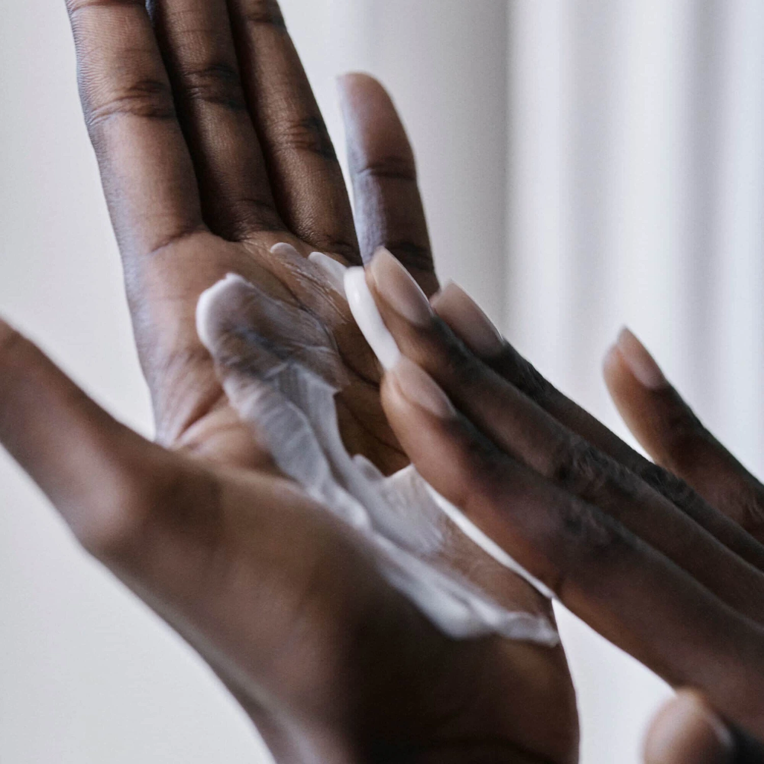 Birkenstock Relaxing Hand & Body Lotion 300 Ml 3 Birkenstock Relaxing Hand & Body Lotion 300 Ml - Image 3